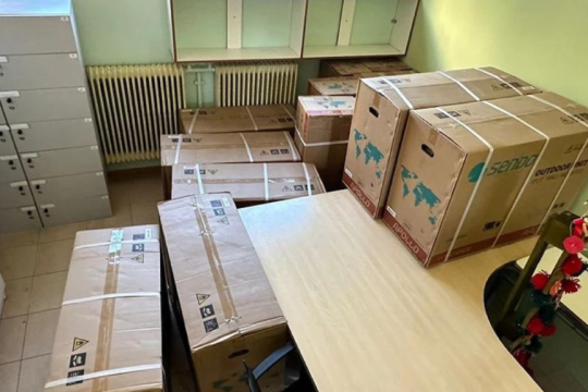 Οι κούτες με τα κλιματιστικά στο ΕΕΕΚ Καλλιθέας